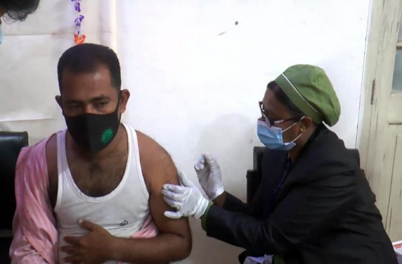 ভোলায় তৃতীয় দিনে টিকা নিলেন ৭৮৬ জন