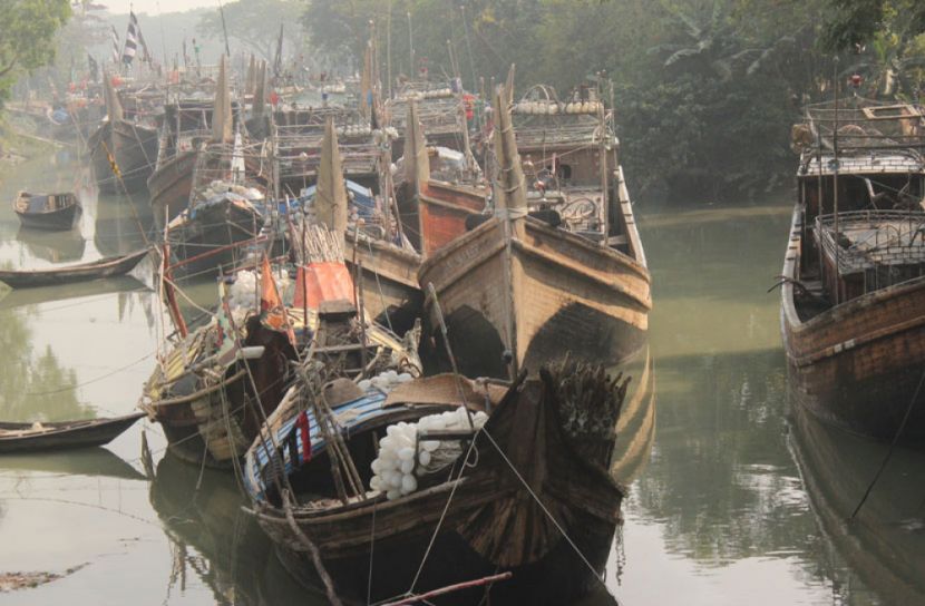 ভোলায় জেলেদের ট্রলারে জলদস্যুর হামলা, আহত ৫