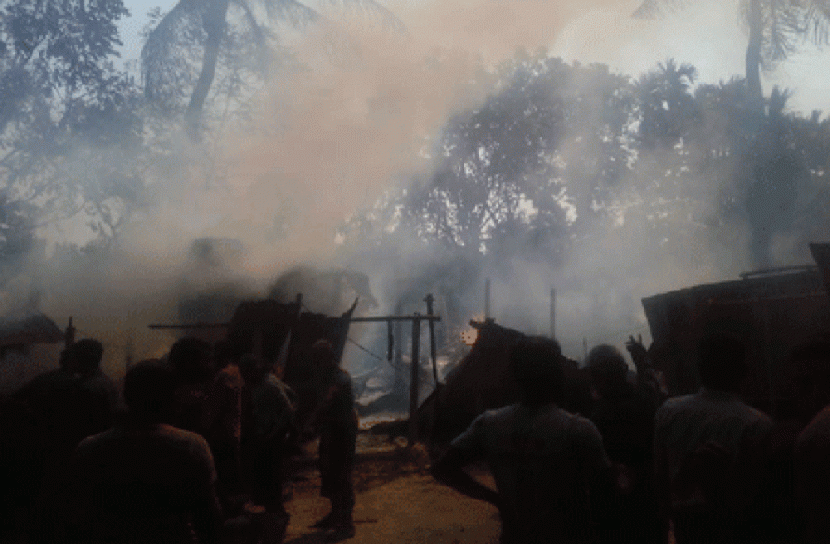 নাটোরে গ্যাস সিলিন্ডারের আগুনে ৫ ঘর ভস্মীভুত