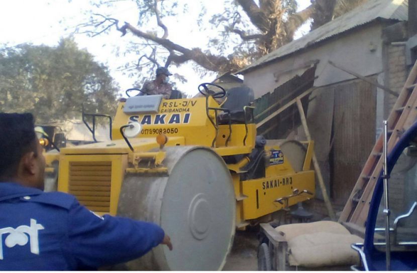 সুন্দরগঞ্জ ডাকবাংলো সেতুর সংযোগ সড়কের অবৈধ স্থাপনা উচ্ছেদ