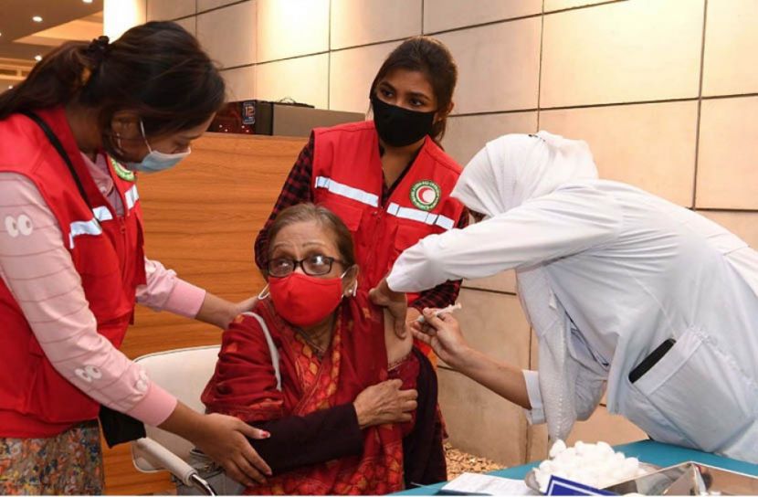 তৃতীয় দিনে করোনার টিকা নিলেন লক্ষাধিক মানুষ