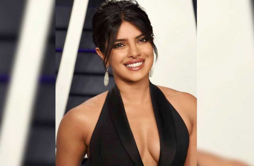 প্রিয়াঙ্কা চোপড়াকে বুকের গঠন ঠিক করার পরামর্শ