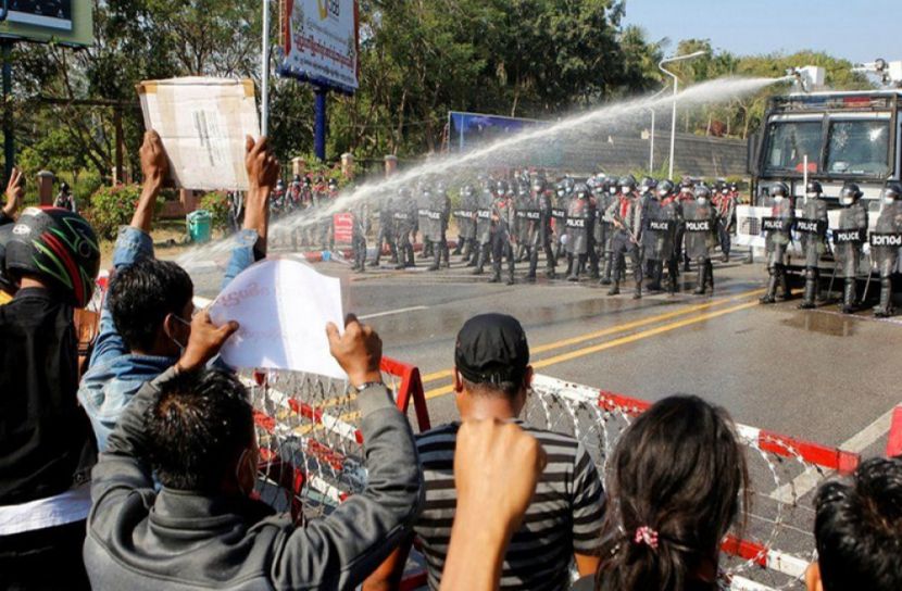 সু চির রাজনৈতিক কার্যালয় গুঁড়িয়ে দিল সেনাবাহিনী