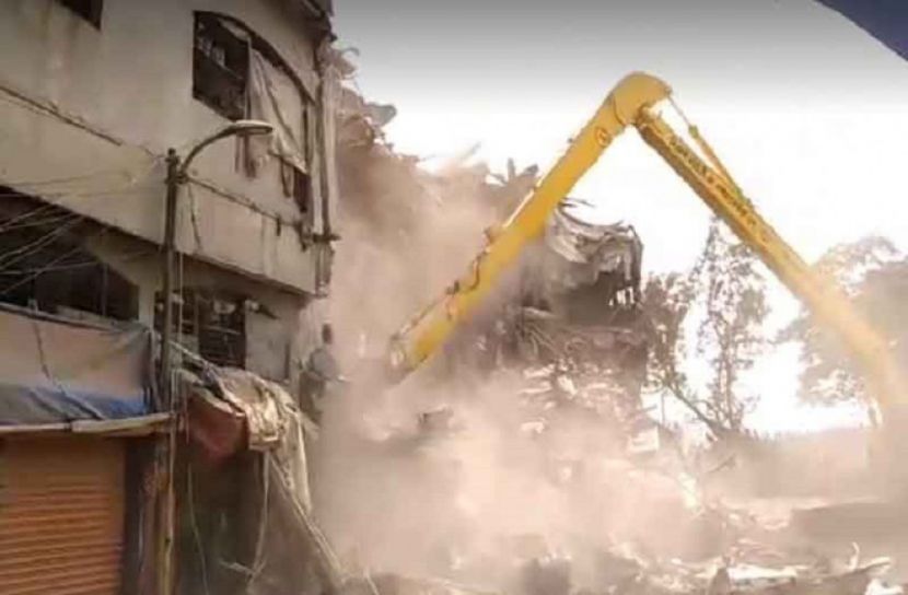 বুড়িগঙ্গার পাড়ে বিআইডাব্লিউটি-এর উচ্ছেদ অভিযান