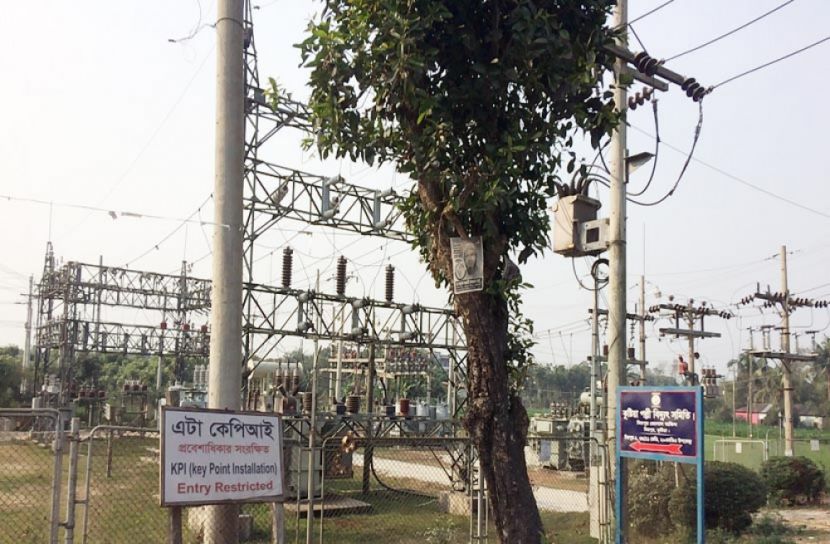 কুষ্টিয়ায় বৈদ্যুতিক খুঁটি পড়ে ভ্যান চালক নিহত