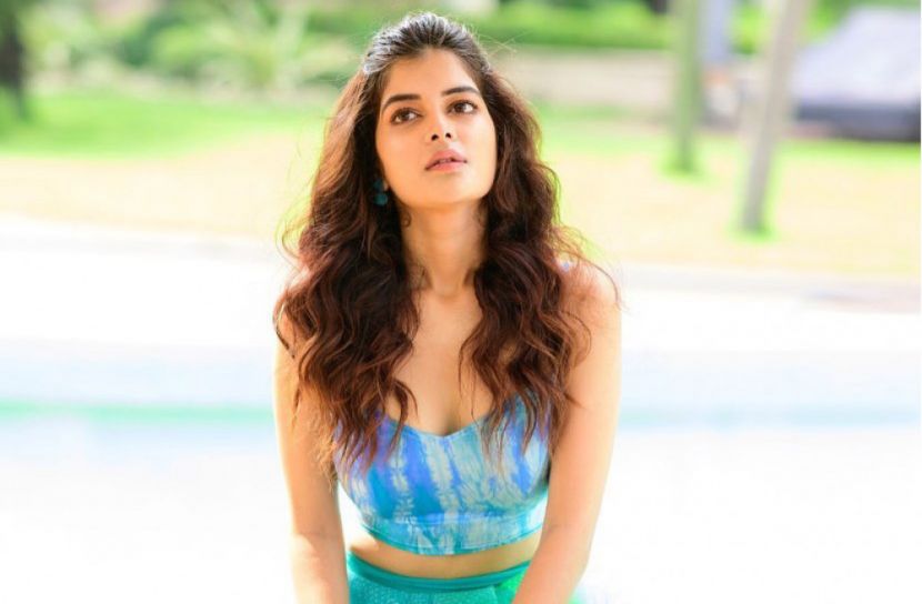 মধুমিতার খোলামেলা ছবি পছন্দ হয়নি নেটিজেনদের