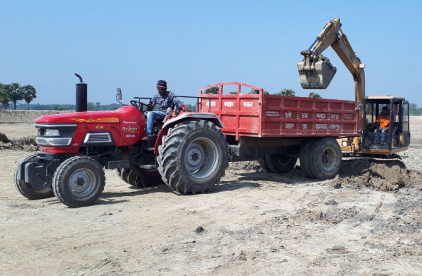 নির্দেশনা উপেক্ষা করে চলছে ফসলি জমিতে পুকুর খনন ও মাটি বিক্রি
