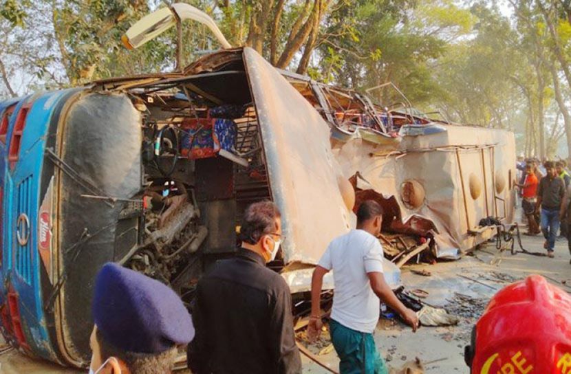 ঝিনাইদহে বাস-ট্রাক সংঘর্ষে নিহত ১০