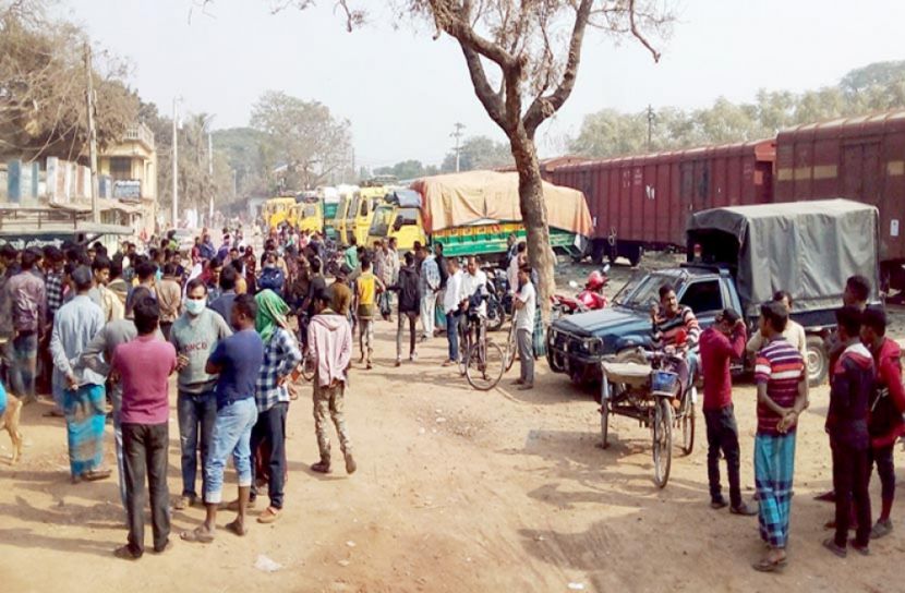 ট্রেনের সঙ্গে ধাক্কায় ট্রাক শ্রমিক নিহত