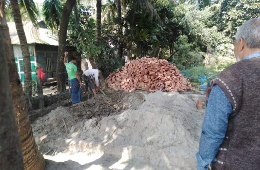 লক্ষ্মীপুরে খামারির জমিতে জোরপূর্বক ভবন নির্মাণ প্রবাসীর 