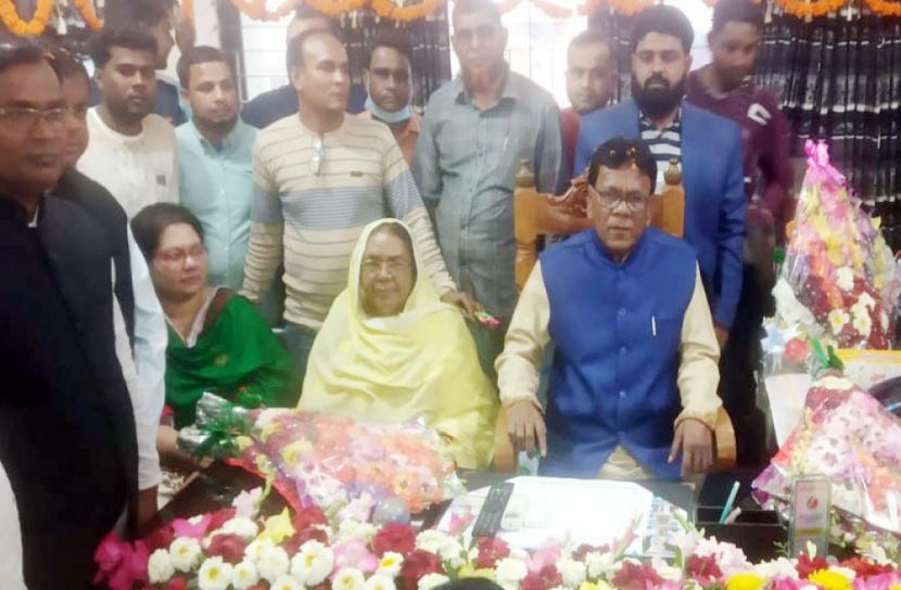 গাংনীর মেয়র কাউন্সিলরদের দায়িত্ব গ্রহণ