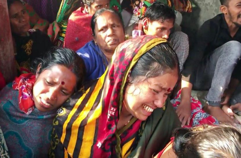 বাস দুর্ঘটনায় নিহতদের পরিবারে চলছে শোকের মাতম