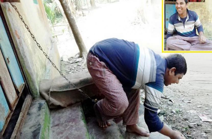 ২০ বছর ধরে লোহার শিকলে বন্দি মায়ের ভালোবাসা