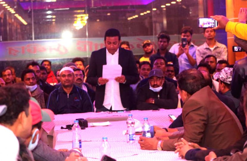 চুরির চেষ্টার অভিযোগের প্রতিবাদে বিক্ষোভ, সংবাদ সম্মেলন এমপিপুত্রের