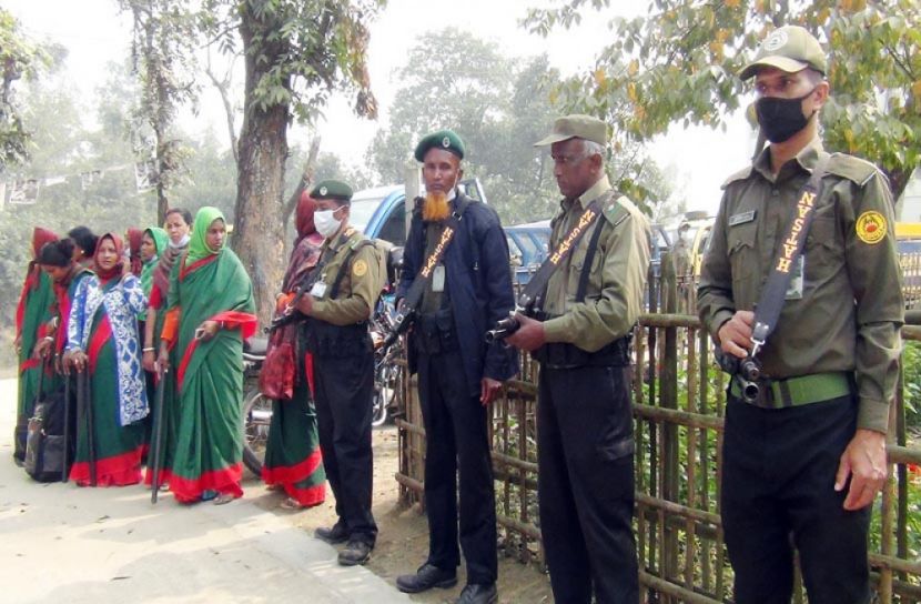 ঠাকুরগাঁওয়ে কেন্দ্রে কেন্দ্রে নির্বাচনী সরঞ্জাম