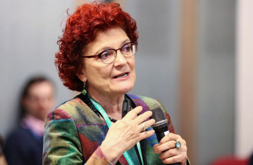 ‘করোনা আমাদের সঙ্গে থেকে যাচ্ছে’