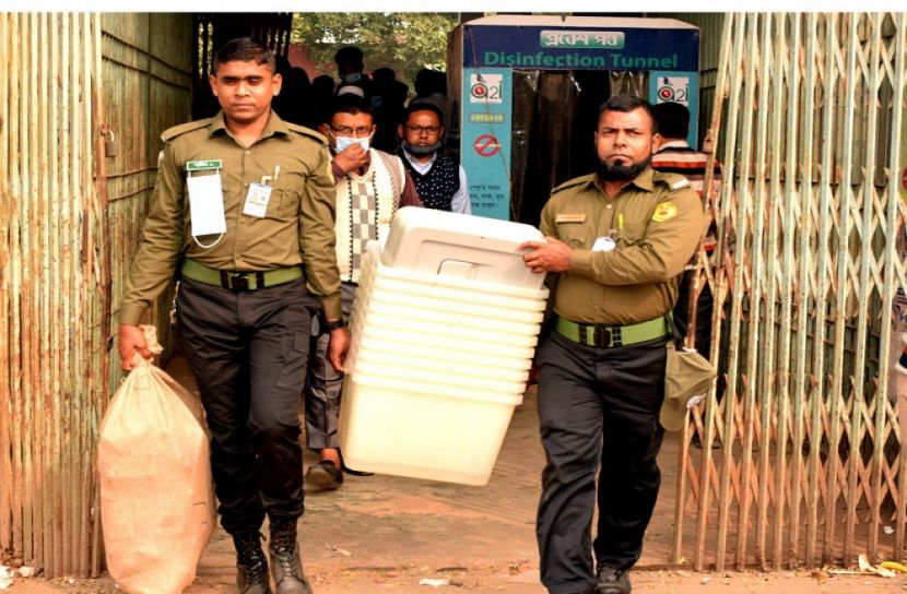 নরসিংদী ও মাধবদীতে পৌঁছেছে নির্বাচনী সরঞ্জাম