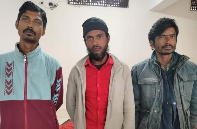 বোয়ালমারীতে ৩ পলাতক আসামি গ্রেফতার 