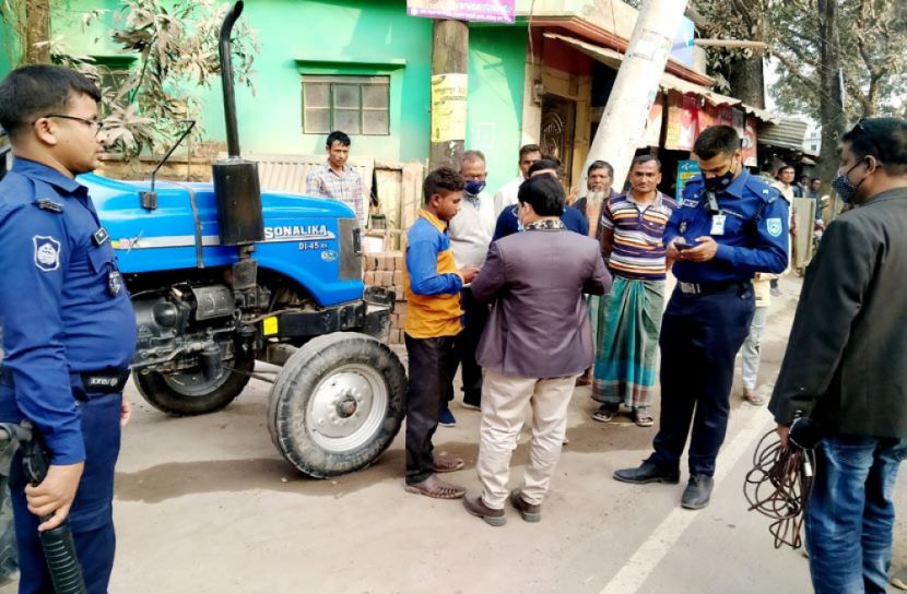 গাইবান্ধায় প্রাণঘাতী ১৩ ট্রাক্টর জব্দ