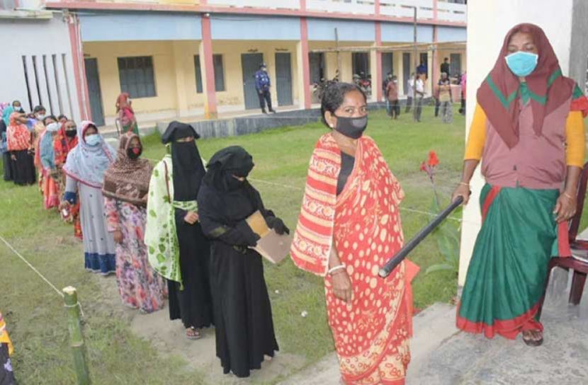 ৫৫ পৌরসভায় ভোটগ্রহণ চলছে