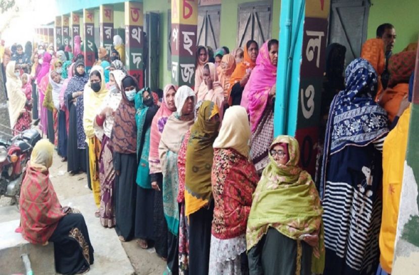 শিবগঞ্জ পৌরসভায় শান্তিপূর্ণ পরিবেশে ভোটগ্রহণ চলছে