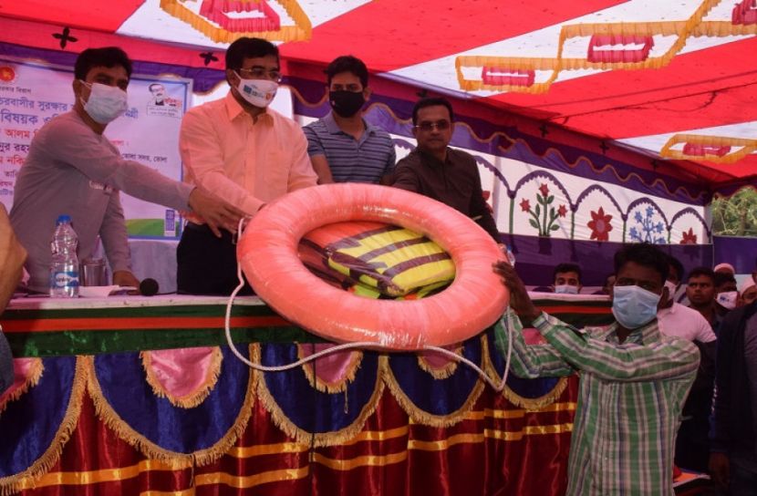 ভোলায় চরবাসীর মাঝে সুরক্ষা সামগ্রী বিতরণ