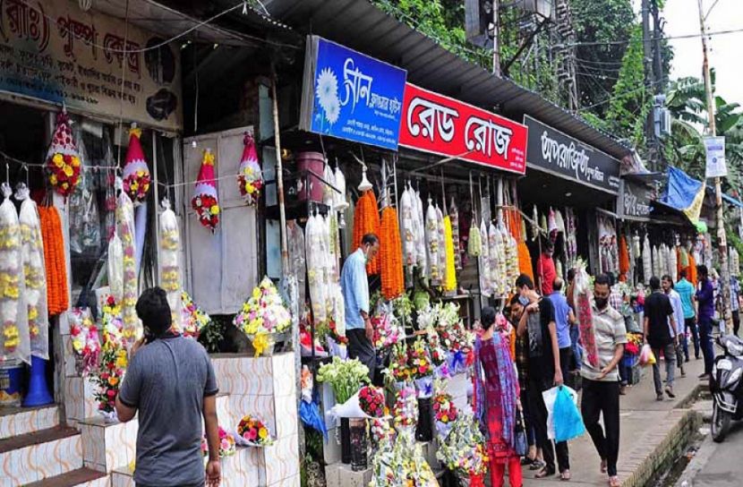 চট্টগ্রামে কোটি থেকে লাখের ঘরে ‘ফুল বিক্রি’