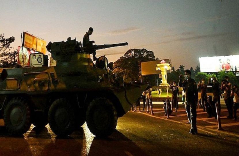 গণবিক্ষোভ দমাতে মিয়ানমারে অস্ত্রে সজ্জিত সেনা টহল