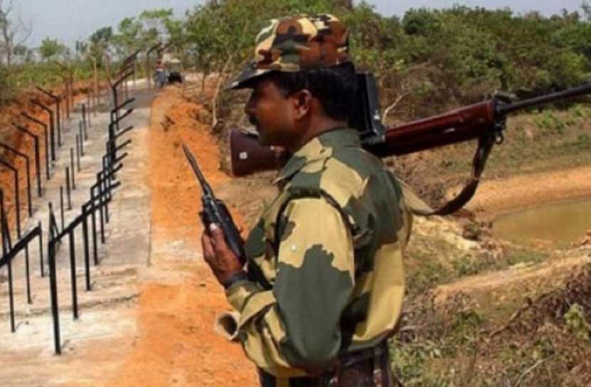 সীমান্ত থেকে পুলিশ সদস্যকে ধরে নিয়ে গেছে বিএসএফ