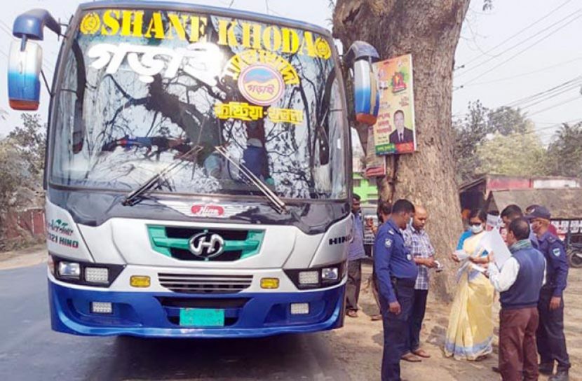 কালীগঞ্জে ৯ যানবাহনকে জরিমানা ও মামলা