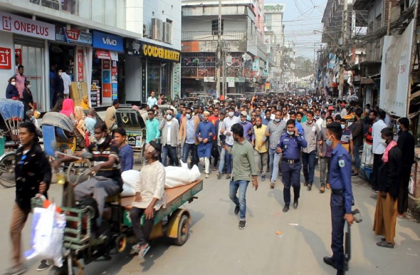 পাবনায় আওয়ামী লীগ কর্মী হত্যার প্রতিবাদে বিক্ষোভ