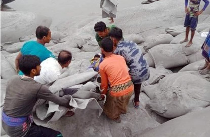 আশাশুনিতে ট্রলারডুবি: নিখোঁজ তিন শ্রমিক