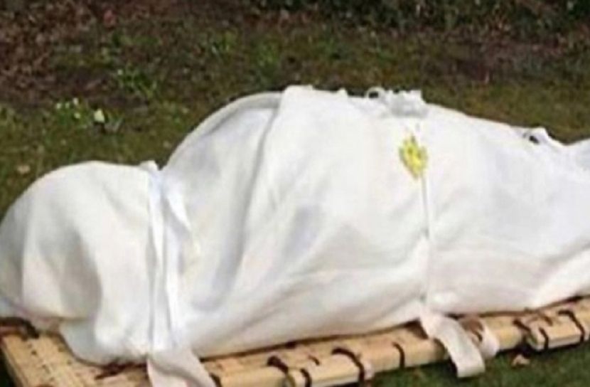 দাফনের ১২ দিন পর নারীর লাশ অন্যের বাড়িতে