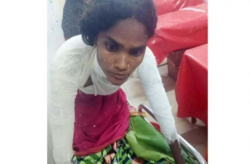 পূর্ব বিরোধে কেরোসিন ঢেলে গৃহবধূর শরীরে আগুন