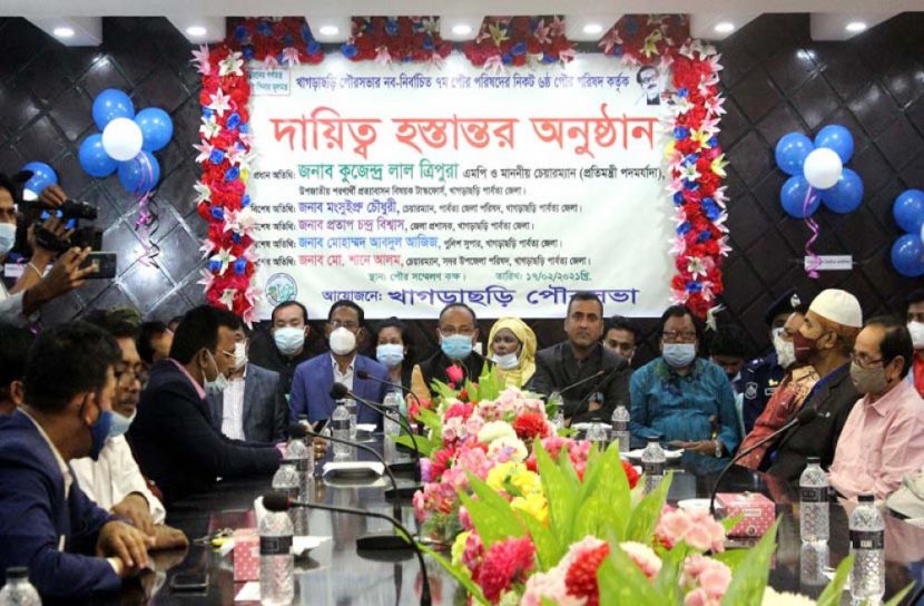 দায়িত্ব নিলেন খাগড়াছড়ির মেয়র ও কাউন্সিলররা