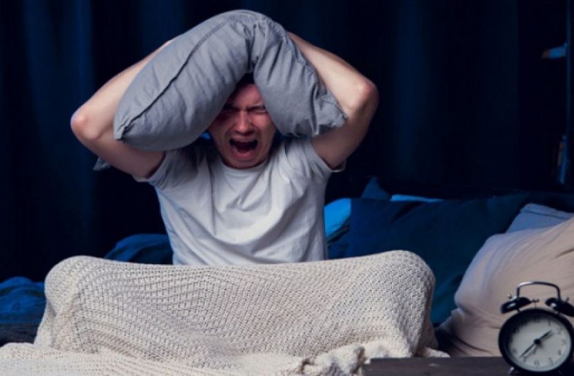 চোখে ঘুম নেই? জেনে নিন সমাধান