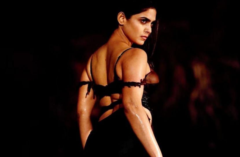 আবারও খোলামেলা পোশাকে নয়না