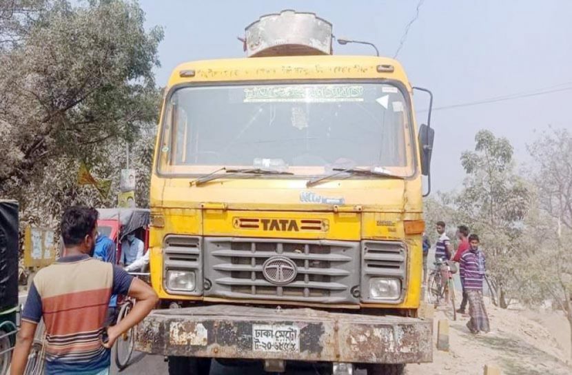 ট্রাকের ধাক্কায় প্রাণ গেল  ২ শিক্ষার্থীর