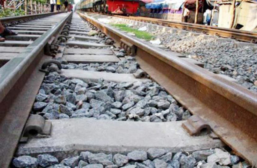 ট্রেনে কাটা পড়ে এক ব্যক্তি নিহত 