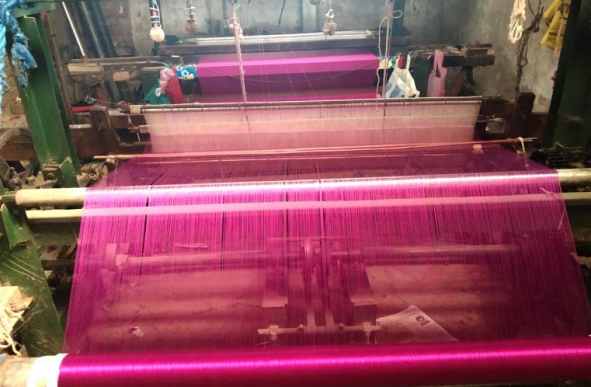 মুঠা-মাকু-চরখার শব্দে মুখরিত তাঁতপল্লী