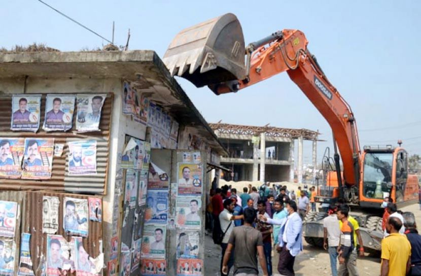 রংপুর কেন্দ্রীয় বাস টার্মিনালে উচ্ছেদ অভিযান