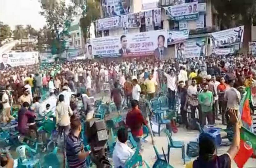 বরিশালে বিএনপির সমাবেশে ছাত্রদলের চেয়ার ছোড়াছুড়ি 