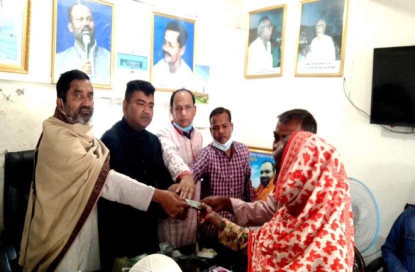 ক্ষতিপূরণ পেল লাকি বিড়ি ফ্যাক্টরির ১৭৫ শ্রমিক