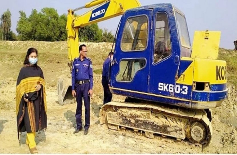 ব্রাহ্মণবাড়িয়ায় ভেকুসহ মাটি জব্দ