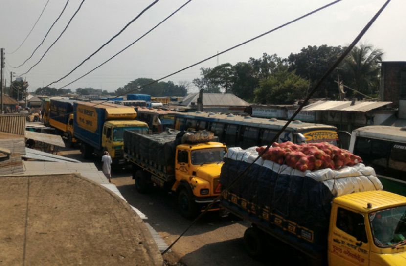 পাটুরিয়ায় পারাপারের অপেক্ষায় সহস্রাধিক যানবাহন