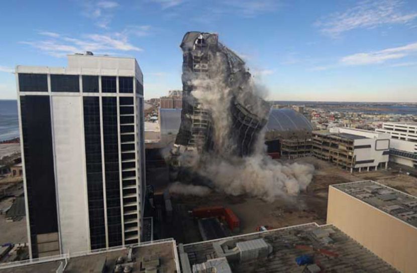 যুক্তরাষ্ট্রে ভাঙা হলো ট্রাম্প প্লাজা