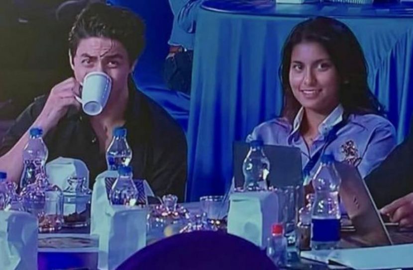 নিলামের মঞ্চে শাহরুখ-জুহির পুত্র-কন্যা, ছবি ভাইরাল
