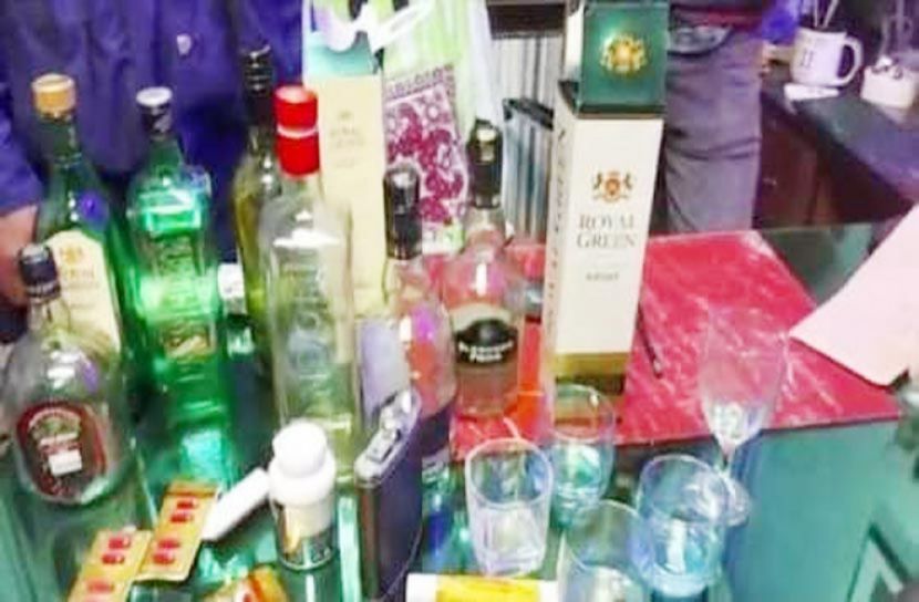 মিনি বার শ্রীমঙ্গলের ফিলিং স্টেশন