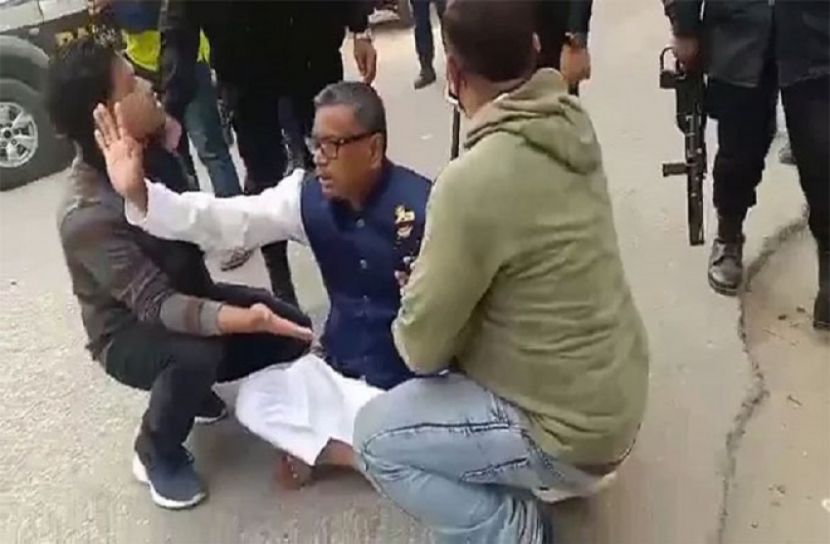 কাদের মির্জার মিছিলে পুলিশের লাঠিচার্জ