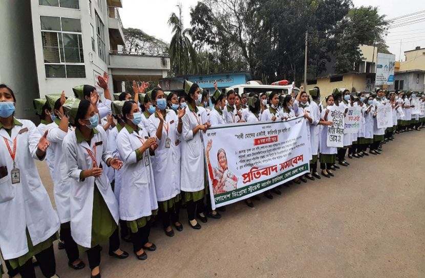 ভোলায় নার্সিং শিক্ষার্থী প্রতিবাদ সমাবেশ